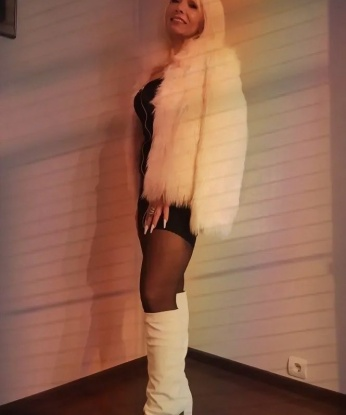 Молодая, игривая и развратная красотка приглашает в гости и обещает незабываемое удовольствие. Готова исполнить все твои фантазии. Все конфиденциально! 6245, 42 года